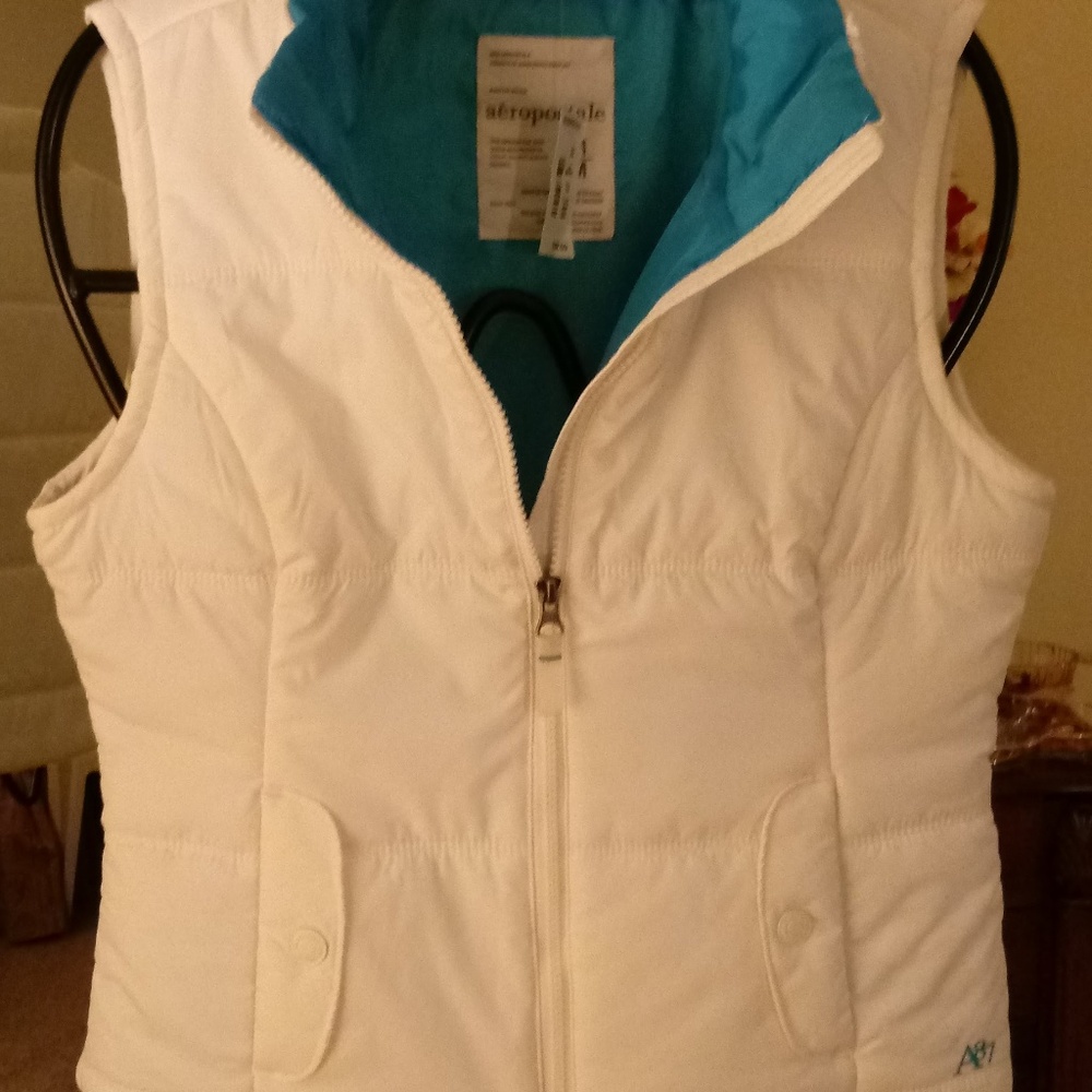 Ladies NEW Aeropostale White Vest Size M/M